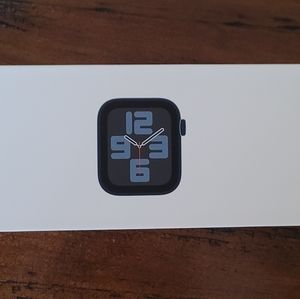 Brand new in box Apple watch SE 2nd gen